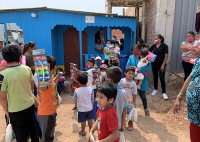 Niños con juguetes